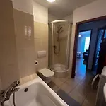 希斯塔莱亚公寓酒店 *